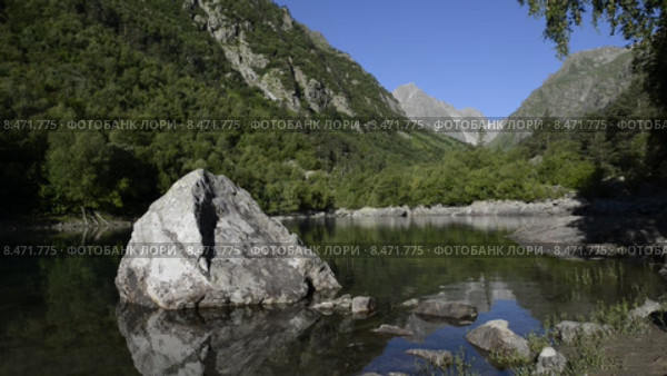 Озеро Бадукское в горах Кавказа. Стоковое видео, видеограф Алексей Бок / Фотобанк Лори