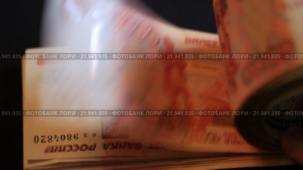 Пачка денег. Российские рубли и американские доллары. Стоковое видео, видеограф Яна Королёва / Фотобанк Лори