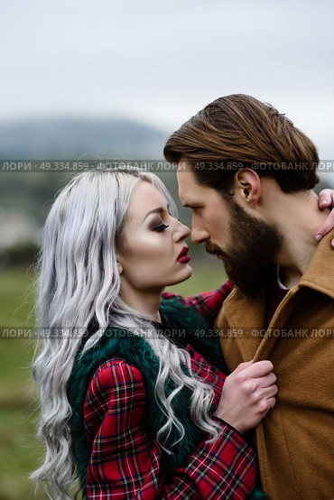 pair of lovers in the Carpathian mountains in national costumes. Стоковое фото, агентство Ingram Publishing / Фотобанк Лори