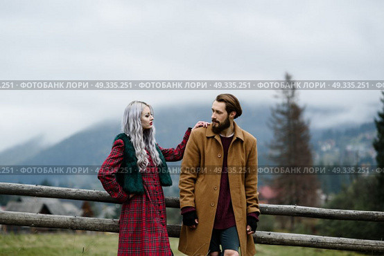 pair of lovers in the Carpathian mountains in national costumes. Стоковое фото, агентство Ingram Publishing / Фотобанк Лори