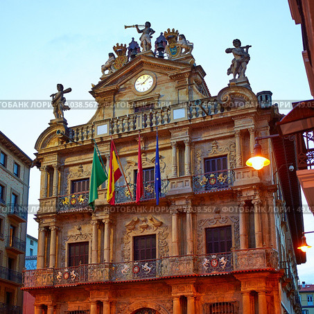 Pamplona Navarra Ayuntamiento city Hall square way of Saint James. Стоковое фото, агентство Ingram Publishing / Фотобанк Лори