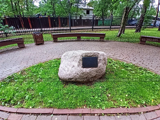 Памятный камень " Чехия " . Сквер Марины Цветаевой. Мемориальный дом-музей Марины Цветаевой в Болшеве Редактировать описание (2023 год). Редакционное фото, фотограф stargal / Фотобанк Лори