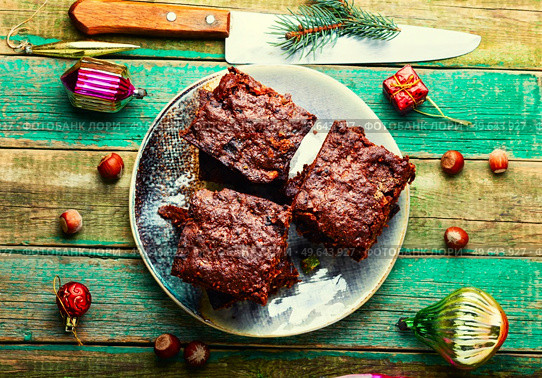 Panforte, cake with almonds, nuts, dried fruits and berries.. Panforte, Christmas bread, Italian sweet. Стоковое фото, агентство Ingram Publishing / Фотобанк Лори