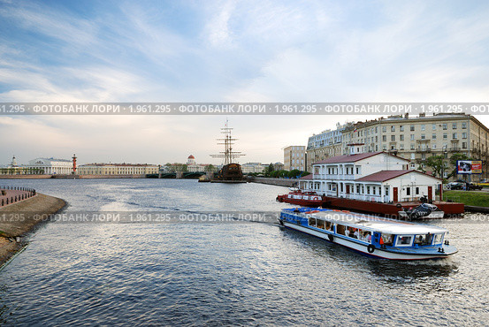 Панорама Биржевого моста (Санкт-Петербург) (2010 год). Редакционное фото, фотограф Дмитрий Яковлев / Фотобанк Лори