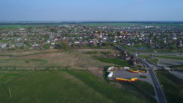 Панорама городка Мир апрельским солнечным утром. Белоруссия (2019 год). Стоковое видео, видеограф Виктор Карасев / Фотобанк Лори