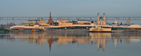 Панорама Казанского кремля на закате. Стоковое фото, фотограф Денис Ларкин / Фотобанк Лори
