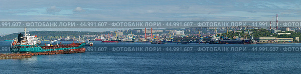Панорама Кольского залива летним днем. Мурманск, Россия (2024 год). Редакционное фото, фотограф Анна Карасева / Фотобанк Лори