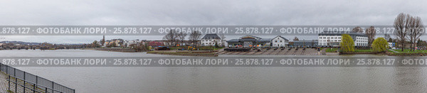 Панорама набережной Мозеля в Кобленце, Германия (2017 год). Редакционное фото, фотограф Алексей Шматков / Фотобанк Лори