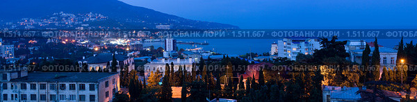 Панорама ночной Ялты. Стоковое фото, фотограф Донцов Евгений Викторович / Фотобанк Лори