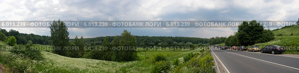 Панорама природного парка «Долина реки Сходни в Куркино» и Куркинское шоссе (2014 год). Редакционное фото, фотограф Александр Мамонтов / Фотобанк Лори
