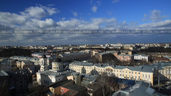 Панорама провинциального города. Центральная улица. Съемки с коптера. MOV. Редакционное видео, видеограф Евгений Ковалев / Фотобанк Лори