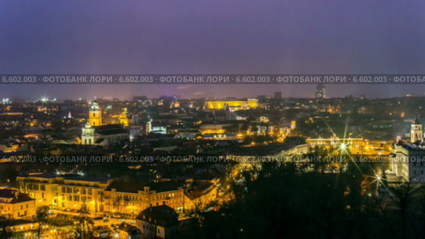 Панорама Старого города в Вильнюсе, Литва (2014 год). Стоковое видео, видеограф Алексас Кведорас / Фотобанк Лори