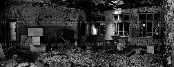 Панорама страшной комнаты в заброшенном здании. Стоковое фото, фотограф Сергей Степанов / Фотобанк Лори