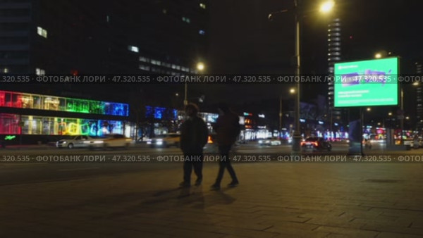 Панорама уличного движения на Новом Арбате поздно вечером. Россия. Москва. Ул. Новый Арбат, 1/2, 25.03.25. Редакционное видео, видеограф Ярославский Максим / Фотобанк Лори