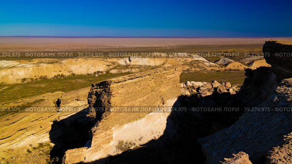 Panorama view to Aral sea from the rim of Plateau Ustyurt at sunset , Karakalpakstan, Uzbekistan (2017 год). Стоковое фото, фотограф Сергей Майоров / Фотобанк Лори