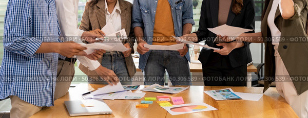 Panoramic Interracial asian business team brainstorming idea and discuss at office meeting room after reopen due to coronavirus COVID-19 city lockdown. Business startup meeting and brainstorm concept. Стоковое фото, агентство Ingram Publishing / Фотобанк Лори
