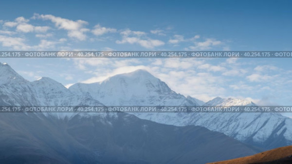 Panoramic sunrise time lapse very beautiful nature of mountain peaks. Стоковое видео, видеограф Кирилл Трифонов / Фотобанк Лори
