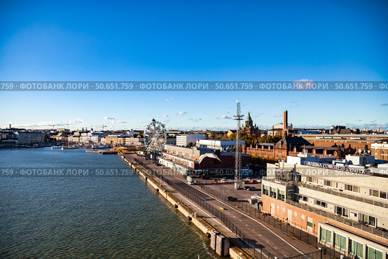 Panoramic View of Helsinki Waterfront Featuring Cityscape and Ferris Wheel (2024 год). Редакционное фото, фотограф Aleksandr Golubev / Фотобанк Лори