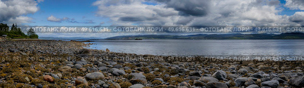 Panoramic view of rocks and boulders on the shore of the Firth of Clyde on the West coast of Scotland. Стоковое фото, агентство Ingram Publishing / Фотобанк Лори