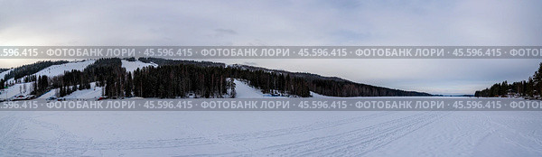 Панорамный вид на горнолыжный курорт Тахко. Финляндия (2020 год). Редакционное фото, фотограф Свитич Олег / Фотобанк Лори