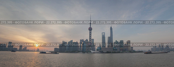 Панорамный вид района Пудун на восходе, Шанхай (2014 год). Редакционное фото, фотограф Кирилл Трифонов / Фотобанк Лори