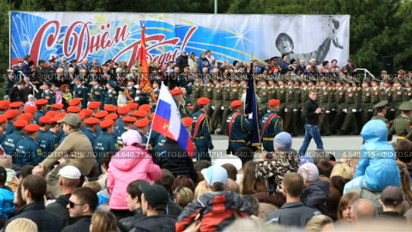 Парад 9 мая 2013. Омск. Редакционное видео, видеограф Юлия Машкова / Фотобанк Лори