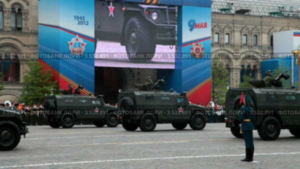 Парад на Красной площади в Москве, посвященный 67-й годовщине победы в Великой отечественной войне. Проход военной техники, автомашины "Тигр" (2012 год). Редакционное видео, видеограф Игорь Долгов / Фотобанк Лори