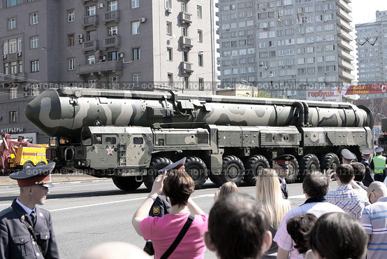 Парад Победы 9 мая в Москве. Новый Арбат. Тактические ракеты (2010 год). Редакционное фото, фотограф Ярослав Каминский / Фотобанк Лори