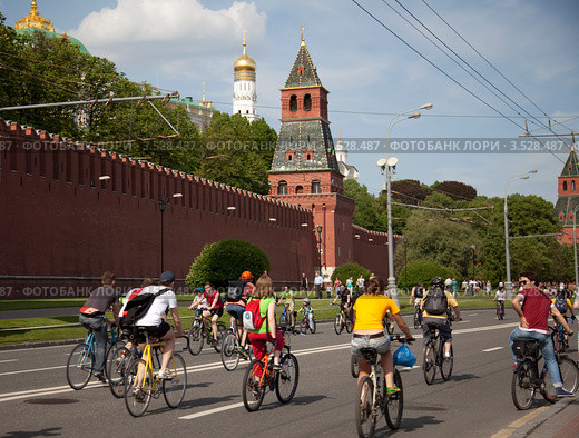 Парад велосипедистов в Москве 20 мая 2012г. Редакционное фото, фотограф Наталья Волкова / Фотобанк Лори