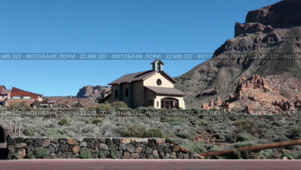 Парадор (гостиница) Las Canadas del Teide с видом на вулкан Тейде. Roque Cinchado, Тенерифе, Канарские острова, Испания (2016 год). Редакционное видео, видеограф Кекяляйнен Андрей / Фотобанк Лори