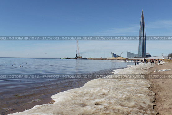 Парк имени 300-летия Санкт-Петербурга в Приморском районе весной (2022 год). Редакционное фото, фотограф Анна Зеленская / Фотобанк Лори