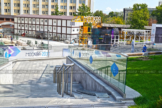Парк Зарядье в центре Москвы, Россия. Форум-фестиваль "Москва 2030. Территория будущего" (2024 год). Стоковое фото, фотограф Александр Тараканов / Фотобанк Лори