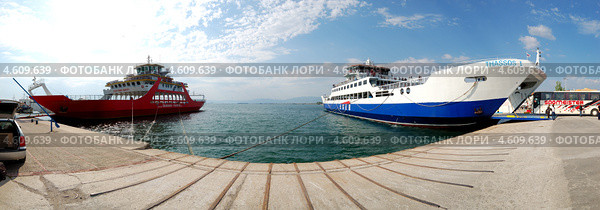 Паром Тасос на причале острова Тасос, Керамоти, Греция. Редакционное фото, фотограф Хмельницкий Вячеслав / Фотобанк Лори