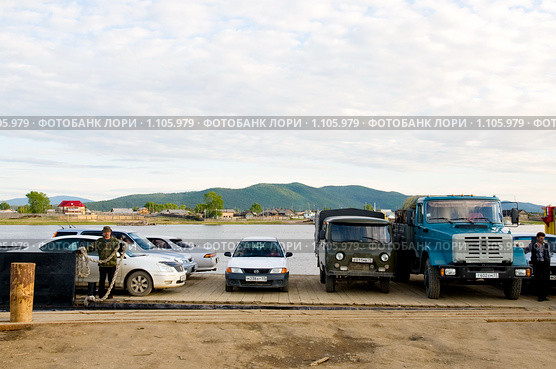 Паромная переправа в поселке Усть - Баргузин. Бурятия. (2009 год). Редакционное фото, фотограф Александр Подшивалов / Фотобанк Лори