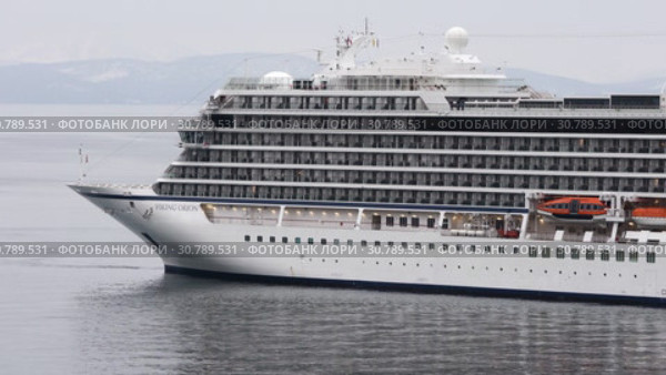 Passenger Liner Viking Orion reverse sailing in sea (2019 год). Редакционное видео, видеограф А. А. Пирагис / Фотобанк Лори