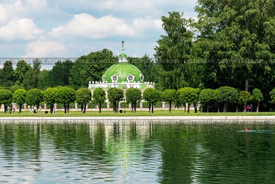 Павильон "Грот". Усадьба графа Петра Борисовича Шереметева.  Кусково. Москва (2019 год). Редакционное фото, фотограф Александр Щепин / Фотобанк Лори