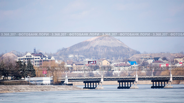 Пейзаж с терриконом (2011 год). Редакционное фото, фотограф Короленко Елена / Фотобанк Лори