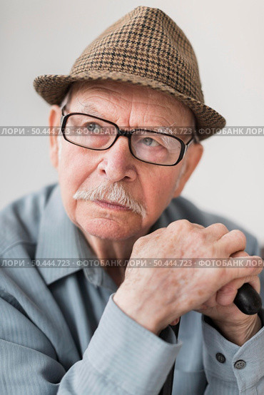 pensive old man with glasses cane. Стоковое фото, агентство Ingram Publishing / Фотобанк Лори