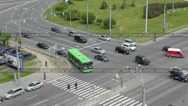Перекресток на площади Конституции в Санкт-Петербурге (2012 год). Редакционное видео, видеограф Кекяляйнен Андрей / Фотобанк Лори