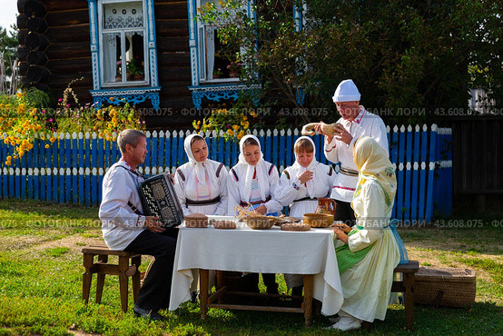 Performance in Mari Ethnographic Open-Air Museum (2021 год). Редакционное фото, фотограф Яков Филимонов / Фотобанк Лори