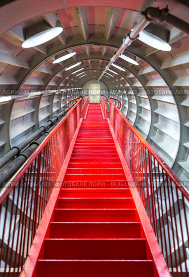 perspective of Red stairway, concept of successful career elevation. Стоковое фото, агентство Ingram Publishing / Фотобанк Лори