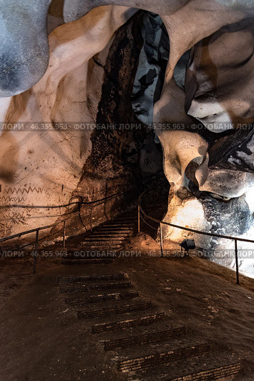 Пещера Магура (Magura Cave) на северо-западе Болгарии, недалеко от Белоградчика ( Belogradchik), провинция Видин (Vidin) (2019 год). Стоковое фото, фотограф Дымов Игорь / Фотобанк Лори