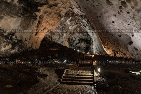 Пещера Магура (Magura Cave) на северо-западе Болгарии, недалеко от Белоградчика ( Belogradchik), провинция Видин (Vidin) (2019 год). Стоковое фото, фотограф Дымов Игорь / Фотобанк Лори