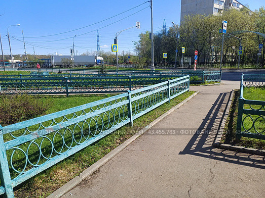Пешеходная дорога между домами. Хабаровская улица. Район Гольяново. Город Москва (2024 год). Редакционное фото, фотограф lana1501 / Фотобанк Лори