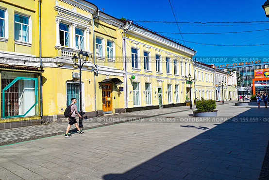 Пешеходная улица Урицкого. Прокуратура города  Иркутска (2024 год). Стоковое фото, фотограф Александр Тараканов / Фотобанк Лори