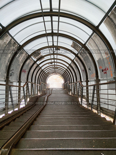 Пешеходный мост с арочной крышей в Вологде (2023 год). Стоковое фото, фотограф Мария Сергеева / Фотобанк Лори