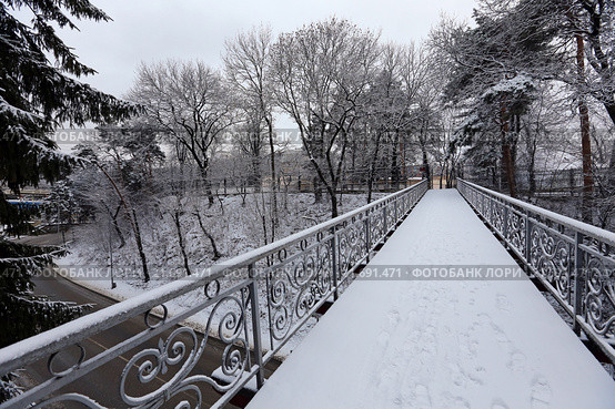 Пешеходный мостик "Вздохов" в парке "Курзала", Кисловодск (2016 год). Стоковое фото, фотограф Алексей Гусев / Фотобанк Лори