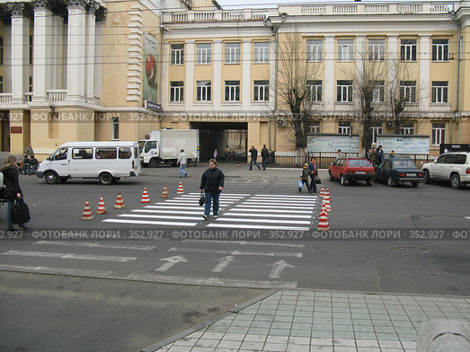 Пешеходный переход (2008 год). Редакционное фото, фотограф Геннадий Соловьев / Фотобанк Лори