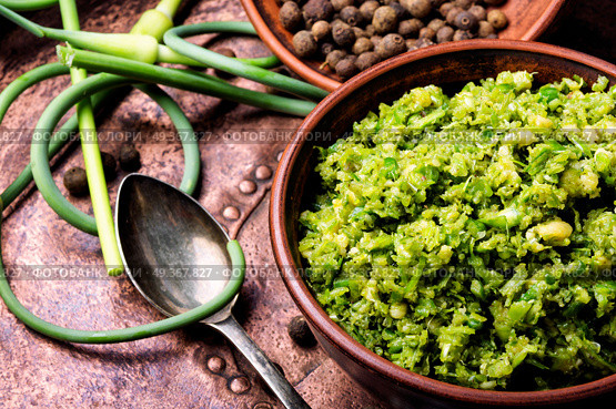 Pesto - Italian cuisine sauce. Homemade italian pesto sauce and ingredients.Italian food. Стоковое фото, агентство Ingram Publishing / Фотобанк Лори