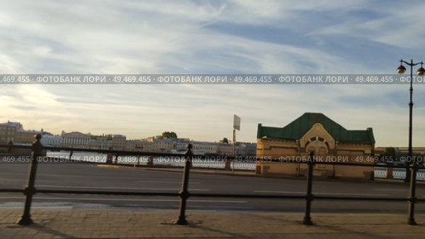 Петербург.  Поездка на автомобиле, поворот на Васильевский остров, вид из окна. Редакционное видео, видеограф Мария Сергеева / Фотобанк Лори